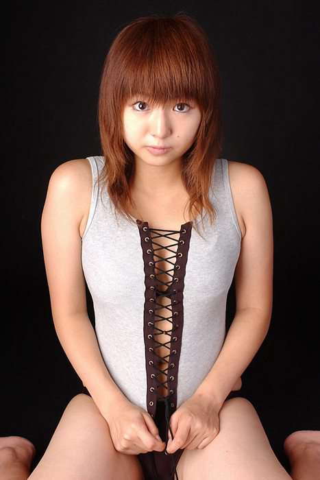 丰乳美女灰色紧