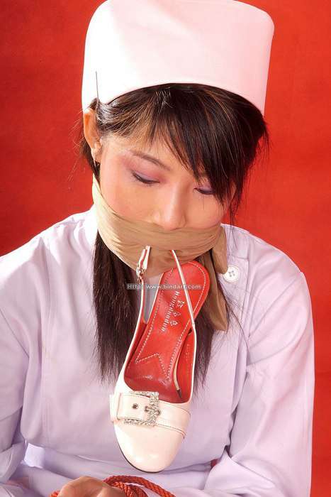 被肉色丝袜捆束